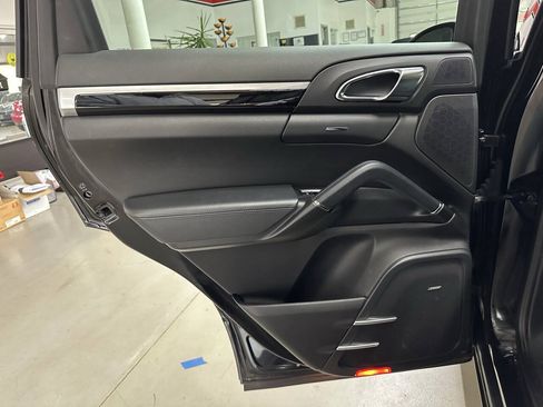 Used 2014 Porsche Cayenne Diesel AWD/4WD image 12