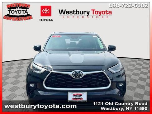 Used 2022 Toyota Highlander XLE image 3