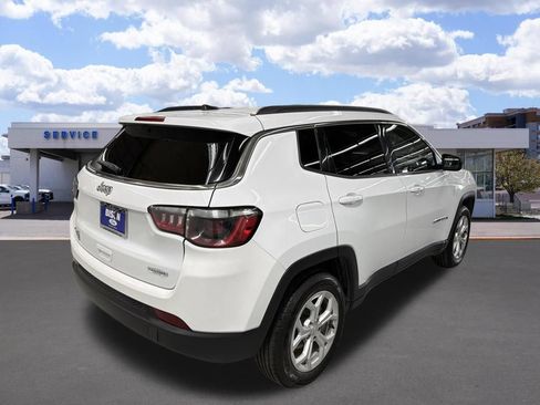 Used 2024 Jeep Compass Latitude AWD/4WD image 3