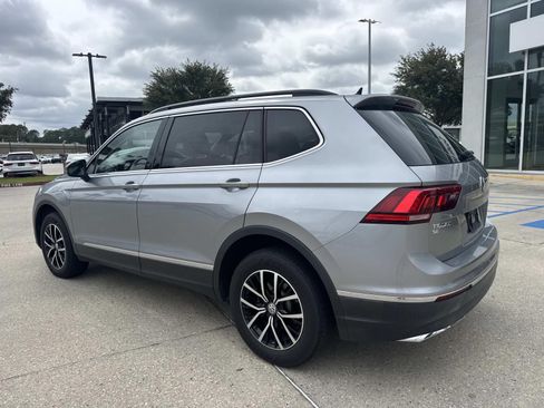 Used 2021 Volkswagen Tiguan SE w/ Panoramic Sunroof Package FWD image 7