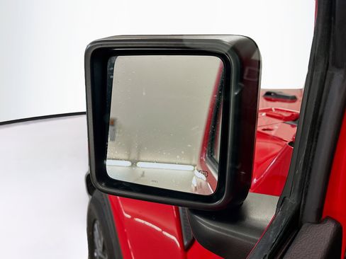 Used 2025 Jeep Wrangler Sahara image 16