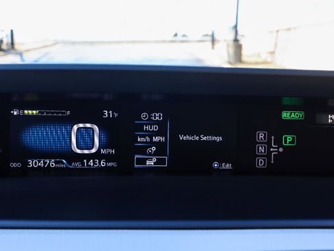 Used 2018 Toyota Prius Prime Premium image 6