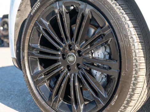 New 2025 Land Rover Range Rover Long Wheelbase SE image 9