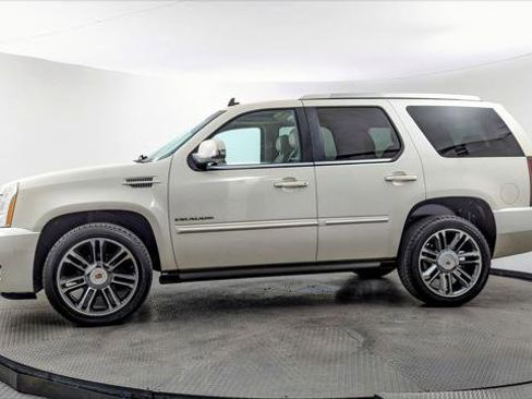 Used 2013 Cadillac Escalade Premium image 3