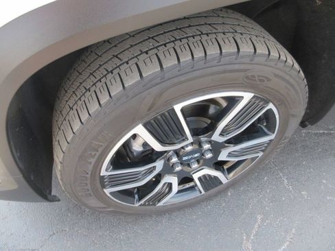 Used 2021 GMC Acadia SLE w/ Driver Convenience Package FWD image 13