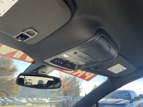 Used 2023 Buick Enclave Essence image 21