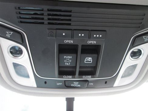 Used 2019 Honda Ridgeline RTL image 11