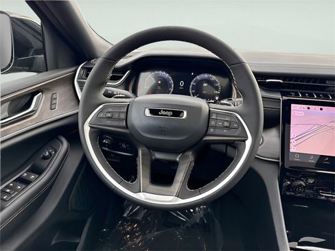 New 2025 Jeep Grand Cherokee Limited image 15
