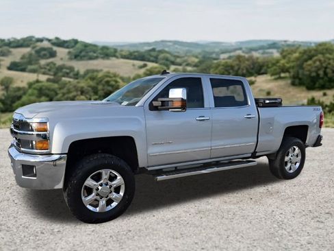 Used 2019 Chevrolet Silverado 2500 LTZ w/ Duramax Plus Package AWD/4WD image 4