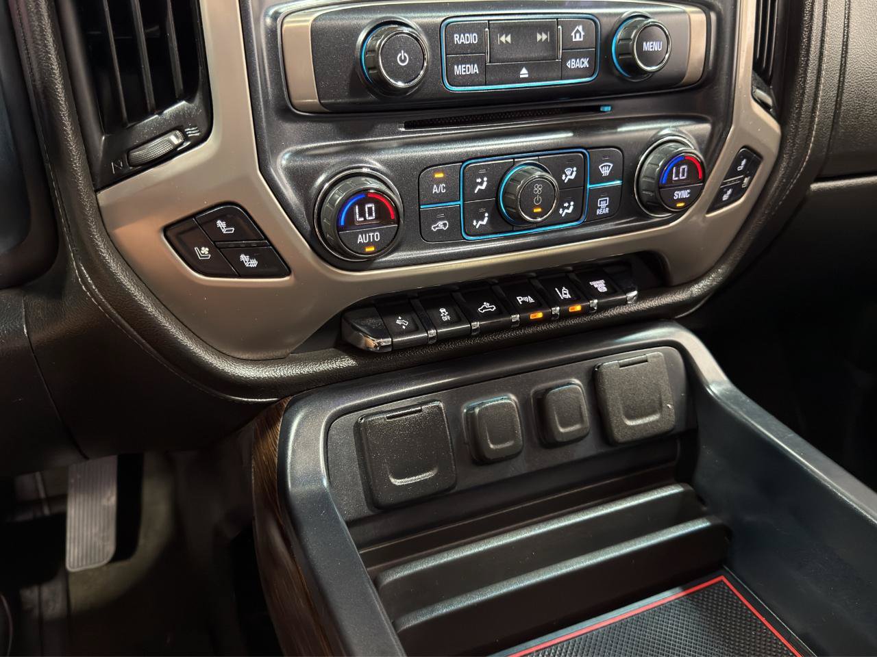 Used 2018 GMC Sierra 3500 Denali w/ Duramax Plus Package AWD/4WD image 26