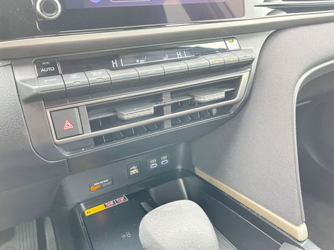 Used 2025 Toyota Camry LE image 18