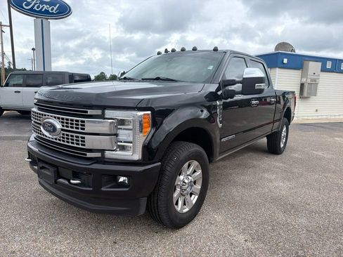 Used 2019 Ford F250 Platinum w/ Platinum Ultimate Package AWD/4WD image 2