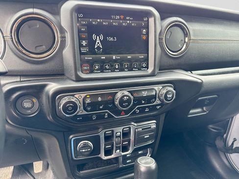 Used 2022 Jeep Wrangler Unlimited Sahara image 29