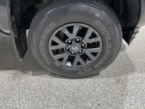 Certified 2022 Toyota Tacoma SR5 AWD/4WD image 20