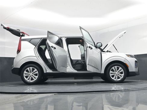 Used 2021 Kia Soul LX image 30