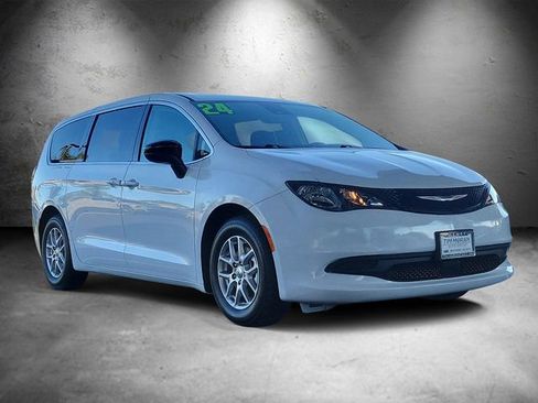 Used 2024 Chrysler Voyager LX image 2