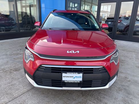 Used 2023 Kia Niro EX image 2