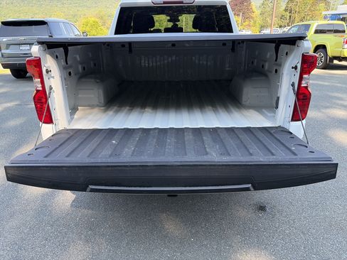 Used 2023 Chevrolet Silverado 1500 LT AWD/4WD image 19