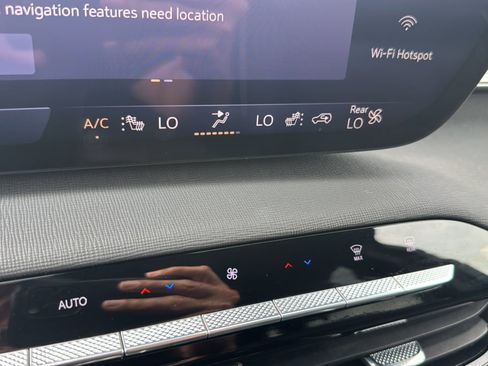 Used 2025 Buick Enclave Preferred image 20