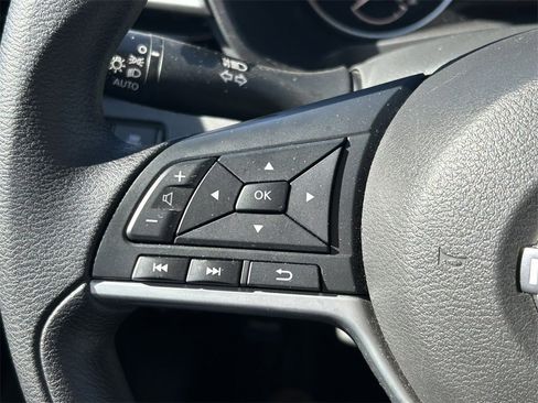 Used 2025 Nissan Altima 2.5 SV image 31