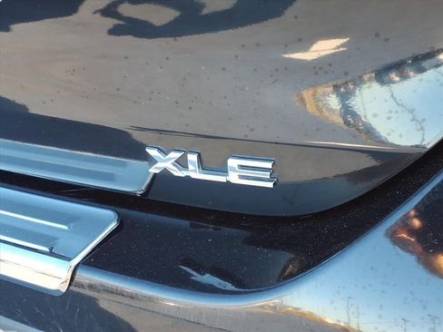 Used 2024 Toyota Highlander XLE image 10