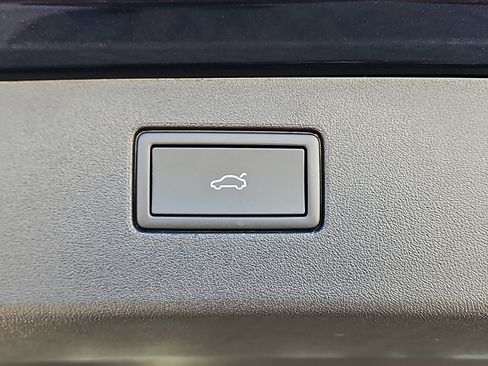 New 2026 Volkswagen Tiguan SE R-Line image 7