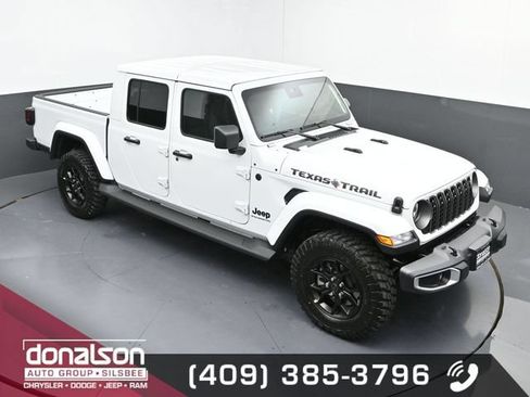 Used 2025 Jeep Gladiator Sport AWD/4WD image 17
