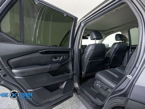 Used 2025 Honda Pilot Touring image 24