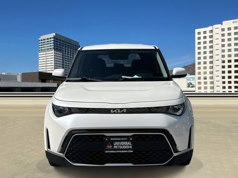 Used 2023 Kia Soul LX image 2