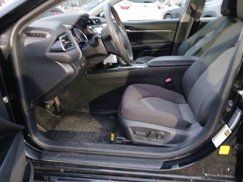 Used 2019 Toyota Camry LE image 10