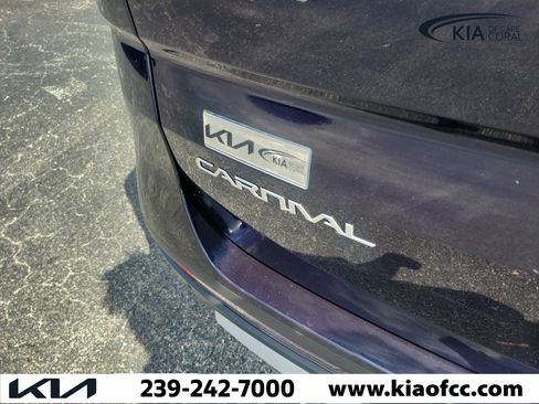 Certified 2023 Kia Carnival LX FWD image 11