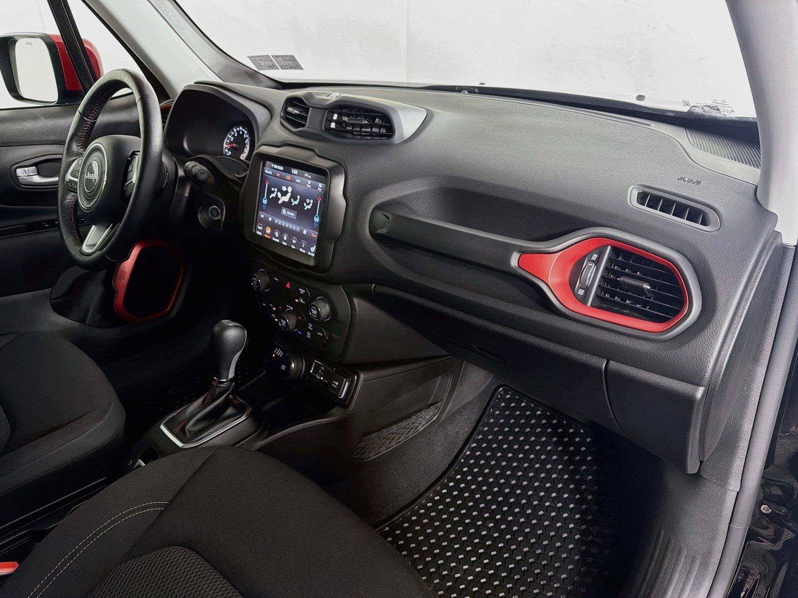 Used 2023 Jeep Renegade Latitude w/ Sun/Sound Group AWD/4WD image 30
