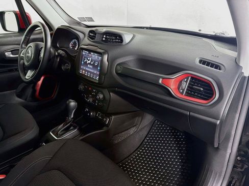 Used 2023 Jeep Renegade Latitude w/ Sun/Sound Group AWD/4WD image 30