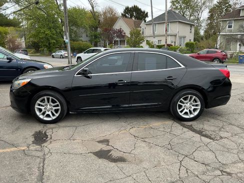 Used 2016 Chevrolet Malibu LT w/ Power Convenience Package FWD image 2