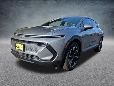 New 2026 Chevrolet Equinox EV LT image 8