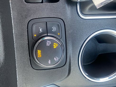 Used 2023 Chevrolet Traverse Premier image 24