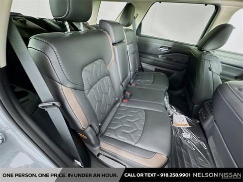 New 2026 Nissan Pathfinder Platinum image 29