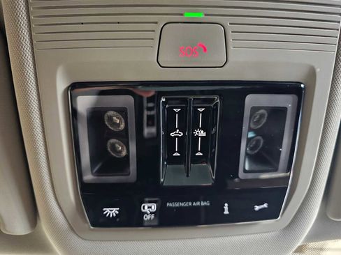 Used 2025 Volkswagen Atlas SEL AWD/4WD image 34