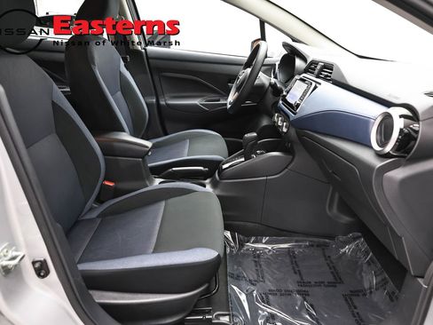 Used 2025 Nissan Versa SV FWD image 23