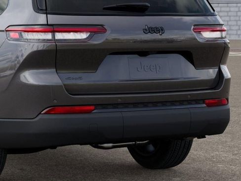 New 2025 Jeep Grand Cherokee L Altitude image 13