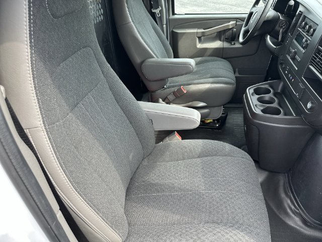 Used 2025 GMC Savana 2500 w/ Driver Convenience Package RWD image 32