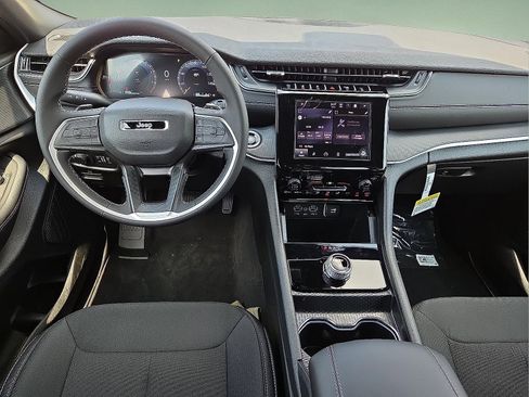 New 2025 Jeep Grand Cherokee Laredo image 11