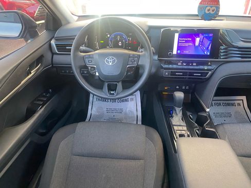 Used 2025 Toyota Camry LE image 10
