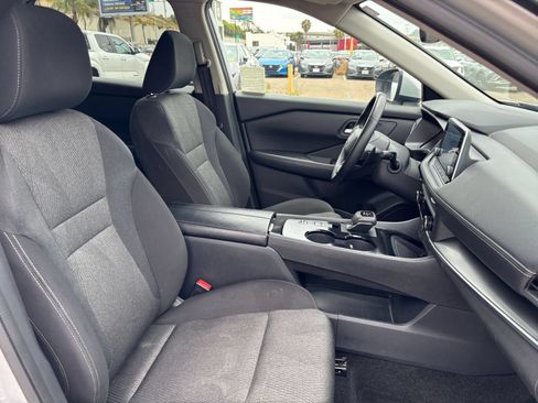 Used 2025 Nissan Rogue SV FWD image 38