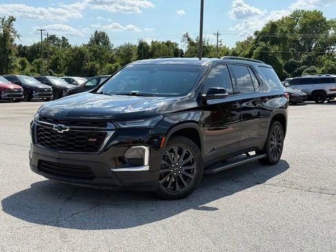 Used 2023 Chevrolet Traverse RS FWD image 3