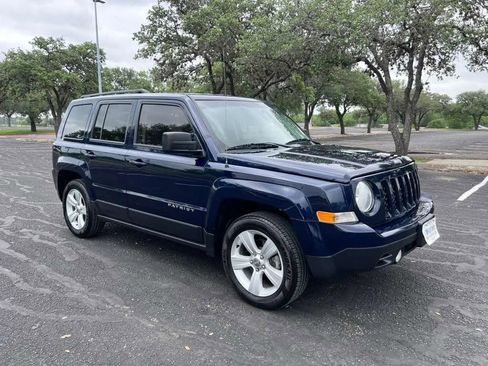 Used 2017 Jeep Patriot Latitude FWD image 9