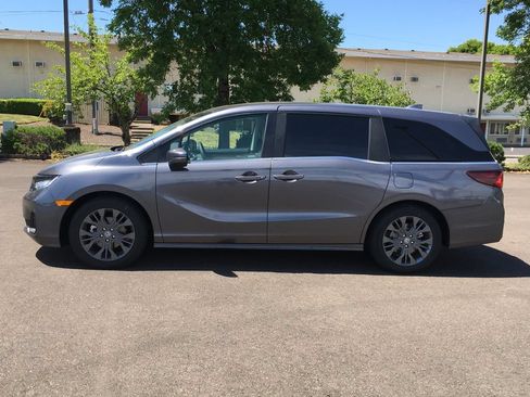Used 2026 Honda Odyssey Touring image 3