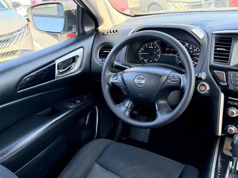 Used 2019 Nissan Pathfinder S image 10