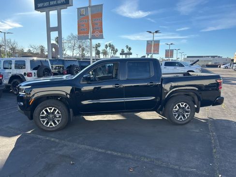 Used 2024 Nissan Frontier SL image 4