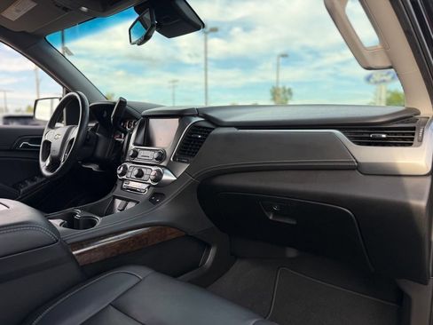 Used 2019 Chevrolet Tahoe LT w/ Luxury Package AWD/4WD image 17